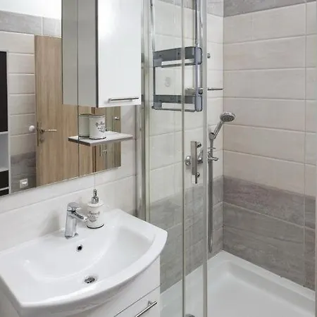 Mia - Two Bedroom With Balcony 公寓 *