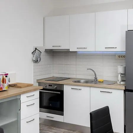 Mia - Two Bedroom With Balcony 公寓 *