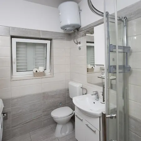 Mia - Two Bedroom With Balcony *