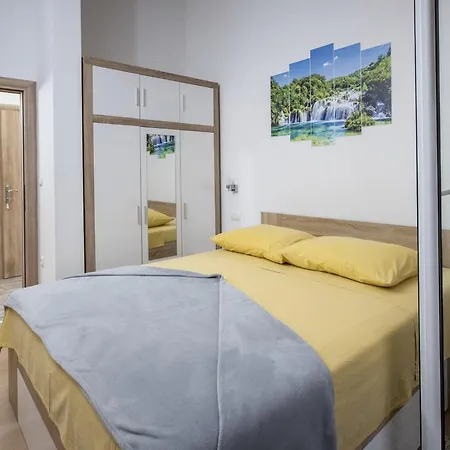 Mia - Two Bedroom With Balcony 公寓 *