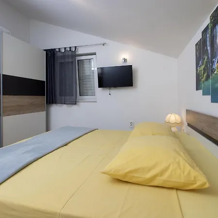 Mia - Two Bedroom With Balcony